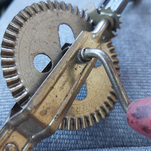 Antique Manual Mixer Red Handles Beater - Picture 2 of 4